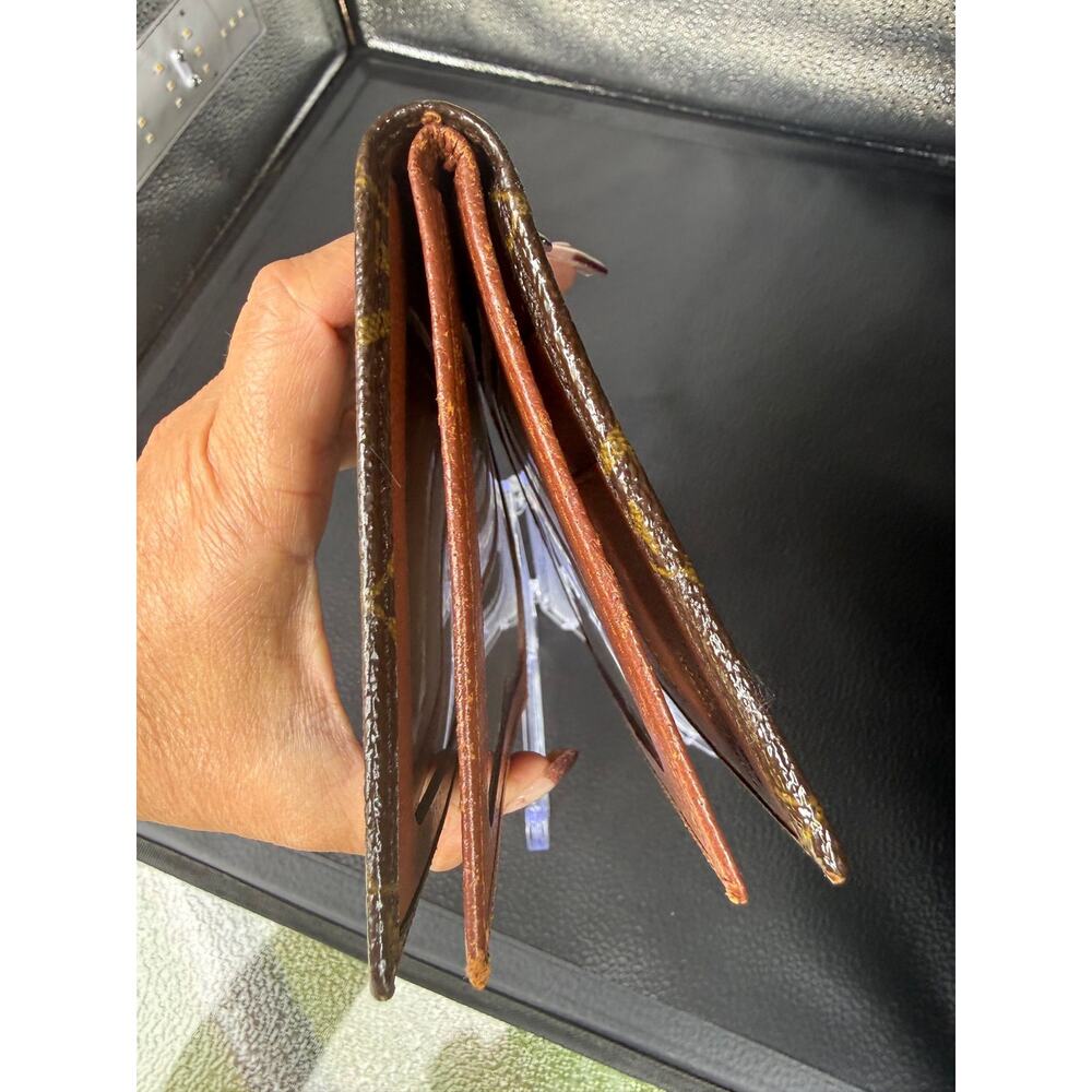 Louis Vuitton vintage passport holder - Picture 4 of 12